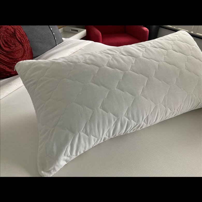 Quilted pillow protector